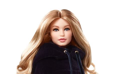 Tommy Hilfiger Lança Barbie Com A Cara De Gigi Hadid E Nós Já Queremos