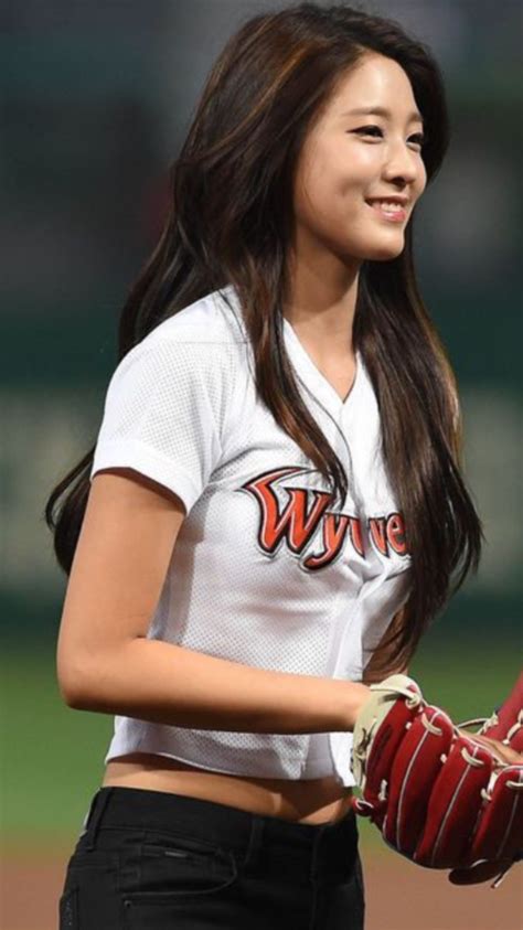 Seol Hyun Baseball Jersey Outfit Baseball Girls Seolhyun Beautiful
