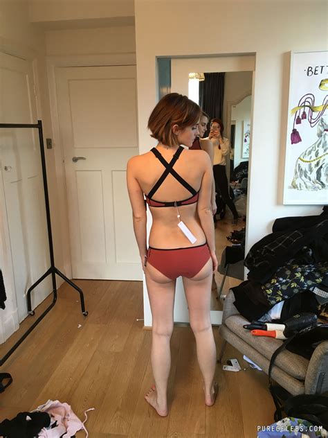 new scandal emma watson leaked nude selfie and bath videos