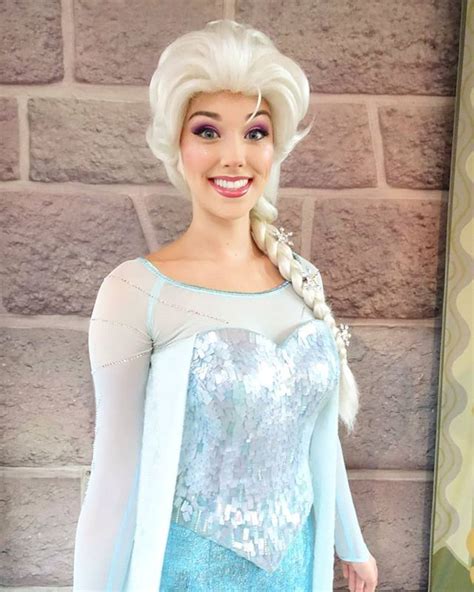 Pin By D Philip On Elsa Queen Elsa Elsa Cosplay Disney Face Characters