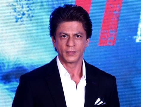 shah rukh khan s first look from pathan to be unveiled on 1st january