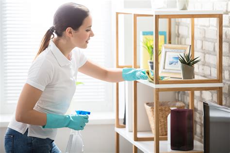 signs  time   hiring house cleaning services