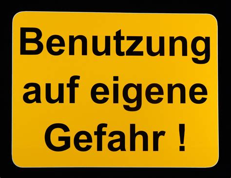 betreten benutzung auf eigene gefahr hinweisschild gebot warn