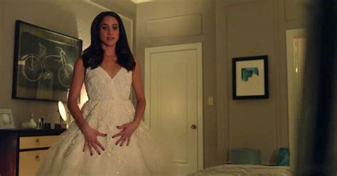 Meghan Markle S Character Rachel Zane Is Getting Married On Suits