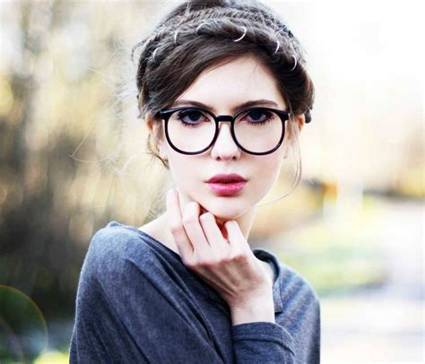 Beautiful Women With Glasses Celebrity Fashion Outfit Trends And