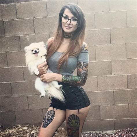 Pin By Nick Lohrum On Omg Sssniperwolf Girls With Glasses Goth Women