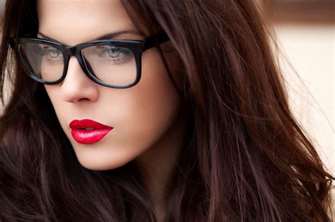 A Guide To Wearing Makeup With Glasses Uk