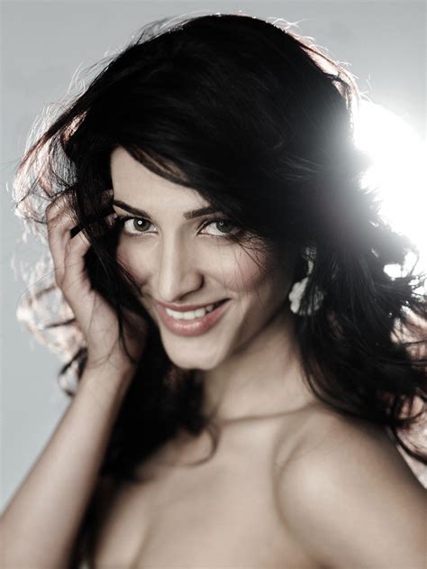 sruthi hasan latest unseen hot pics ~ biography and hot
