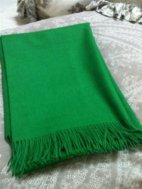 kelly green throw great for a white couch at hestia linens 985 893