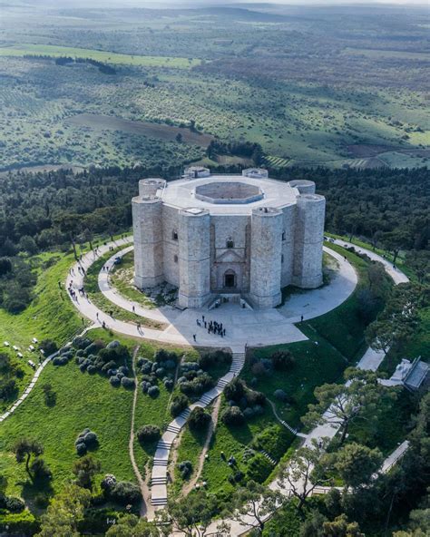 castel del monte italy castel beautiful castles places  travel