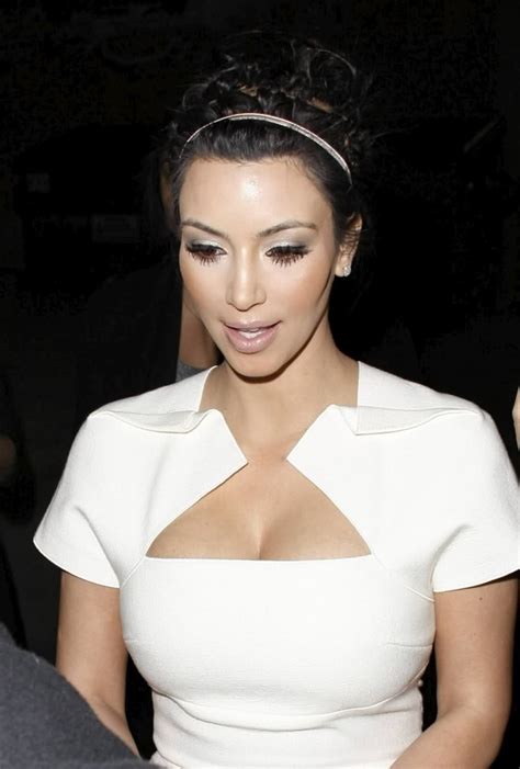 Wallpaper World Kim Kardashian S Pretty Curves In White Tight
