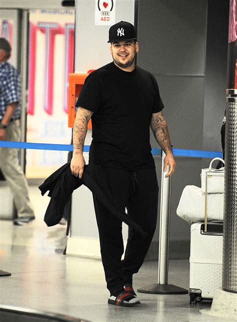 [pic] Rob Kardashian’s Weight Loss Shows Off Dramatic Diet Results