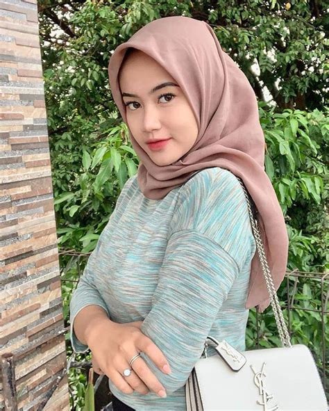 Foto Cewek Hijab Cantik Di 2021 Model Pakaian Hijab Chic Gaya Hijab