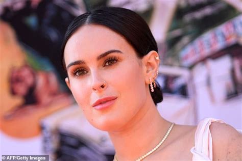 rumer willis discusses quentin tarantino s strict no phone policy on set daily mail online