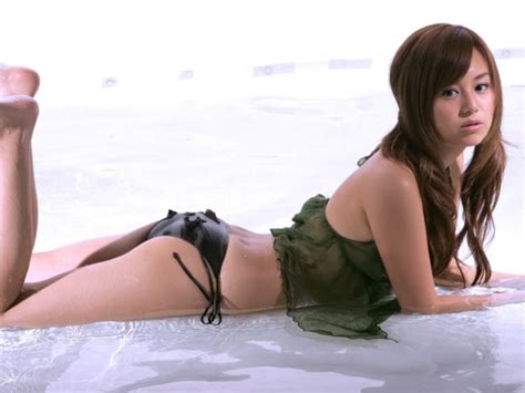japanese model water style photography picture celebrity style