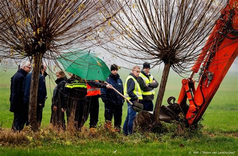 speurders bewaken tuin  zaak willeke dost