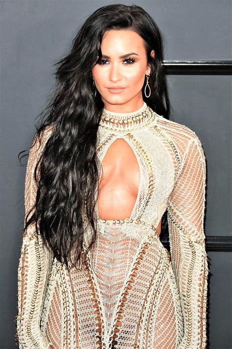 demi lovato pussy seen at the 59th grammy awards scandal