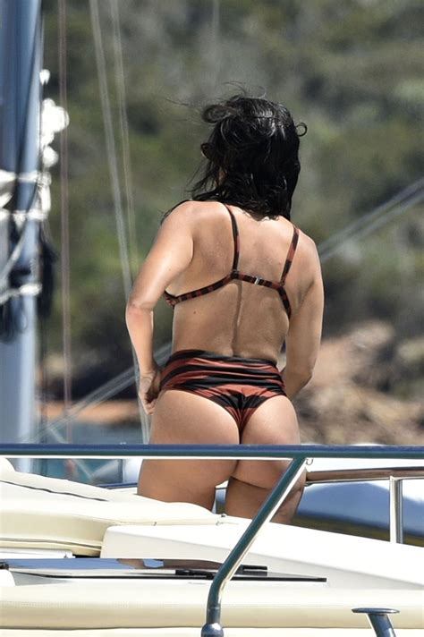 13 photos of kourtney kardashian juicy ass the fappening