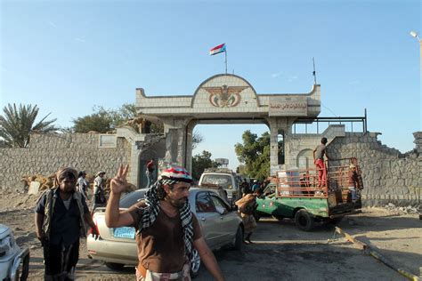 separatists surround  presidential palace gaining ground  aden