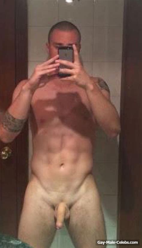 colombian football player andres correa leaked nude selfie gay male