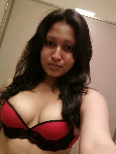 beautiful desi college girlfriend sexy selfies leaked