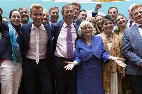 carry    brexit party hits brussels