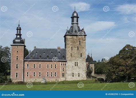 castel beusdael im belgien platz sippenaeken stockbild bild von haus sommer