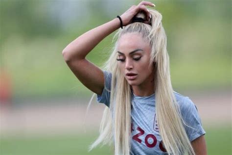 6 Pemain Sepak Bola Wanita Terseksi Yang Jadi Idola Para Pria Solopos