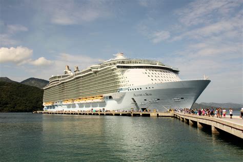 allure   seas  enchanted biggest cruise ship  worlds