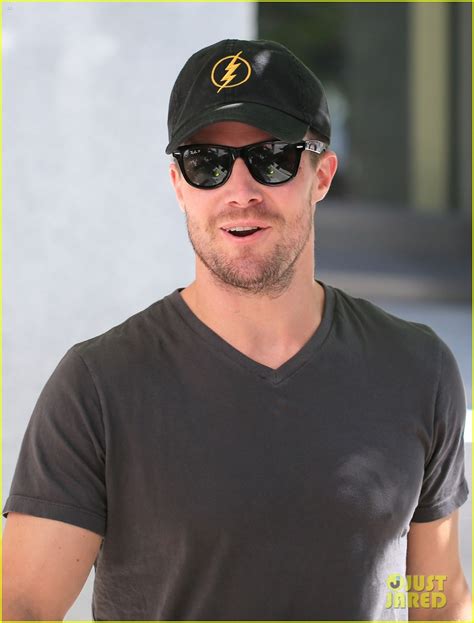 stephen amell back on arrow set after comic con weekend
