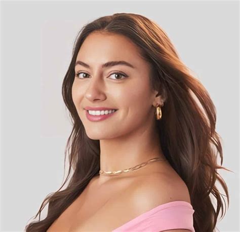 Meet Anastasia 30 Old Content Marketing Manager From The Bachelor