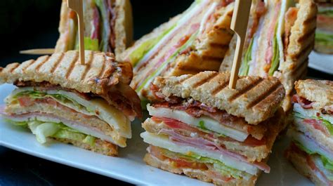 club sandwich  sandwich club sandwich completo  jamon queso  bacon anna recetas faciles