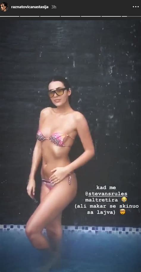 Cecina ćerka Objavila Vrele Slike Iz Dubaija U Nikad Manjem Bikiniju