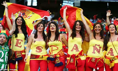 Euro 2012 Spain Fans Celebrate Victory Daily Mail Online