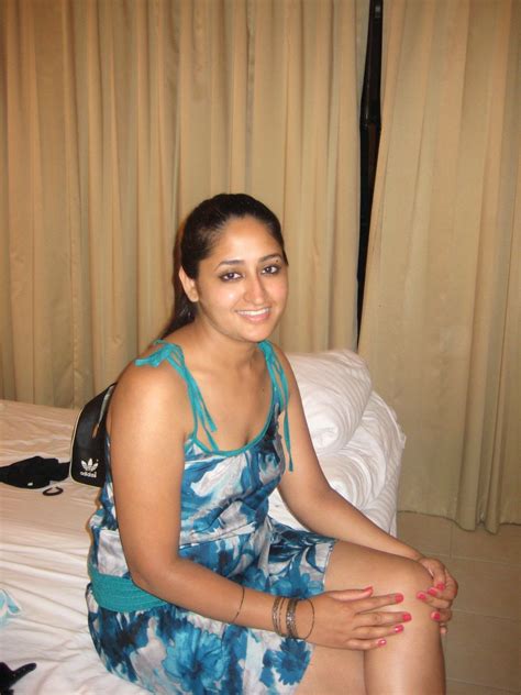 Sri Lankan Hot Desi Girls In Room Beautiful Photos