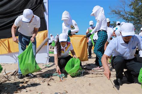Novagroup Cleaning The Beach Spreading Positive Environment Message