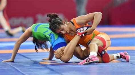 asian games 2018 vinesh phogat first indian woman wrestler to win gold