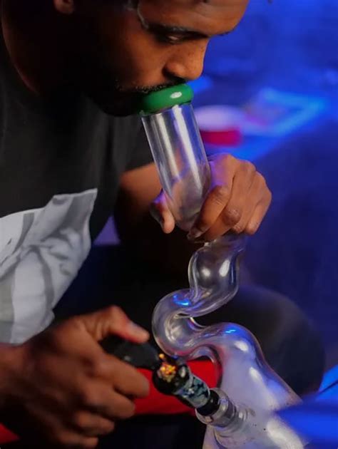 7 Best Types Of Bongs For Stoners And Their Benefits