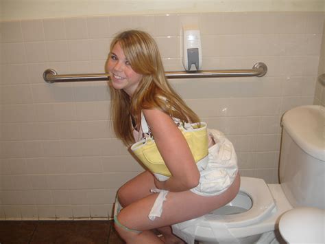 girl peeing in toilet babes xxx photos