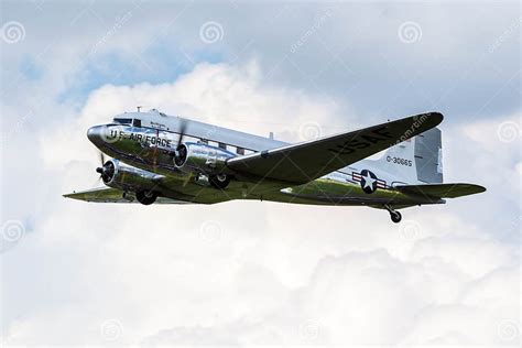 douglas gelijkstroom  het vervoervliegtuig van dakota warbird redactionele stock afbeelding