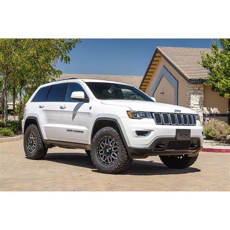 rough country suspension lifts    jeep grand cherokee  rc custom offsets