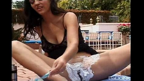 girl shaving her pussy xvideos