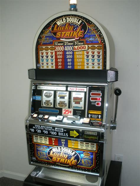 igt wild double lucky strike  slot machine  quarter coin handling  sale gamblers