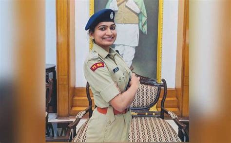 woman  dantewada secures  rank  upsc      ias