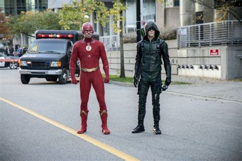Arrow Season 7 Episode 9 Stephen Amell As Barry Allen The Flash And