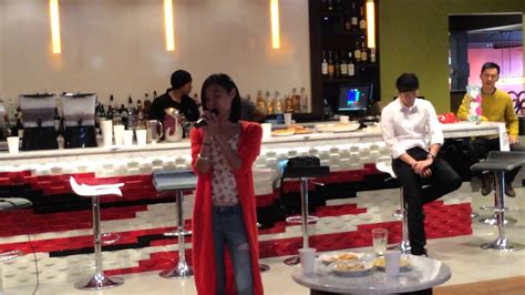 中文电台歌手煊然在10月11日“西城勿扰”单身聚会上的演唱之一 youtube