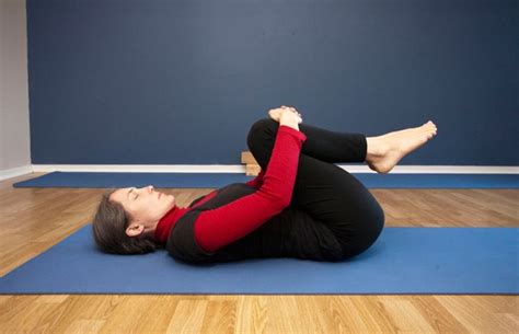 knees  chest apanasana yoga pose