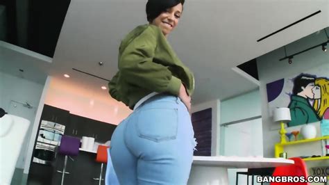 Jada Stevens Presents His Big Ass In His New Jeans You Will Harden