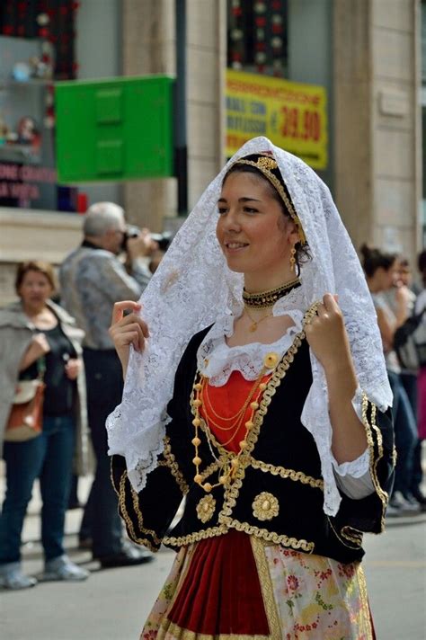 サルディーニャの民族衣装 イタリア 写真撮りまくり 民族衣装 伝統的な服 サルディーニャ
