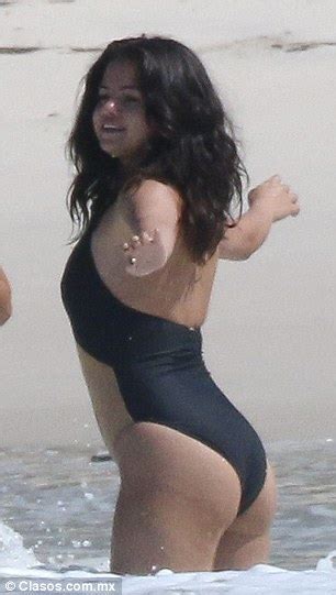 selena gomez displays her sensational curves in a sexy